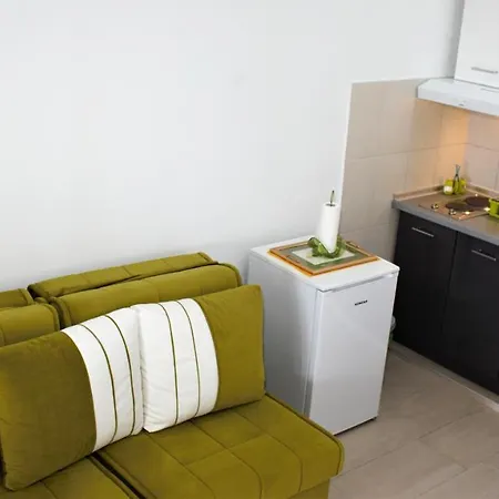 Ivy 2 Apartment